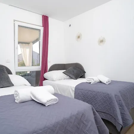 Gorgeous In Nyaraló Sveti Filip i Jakov