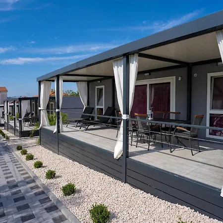 Gorgeous In Sveti Filip i Jakov