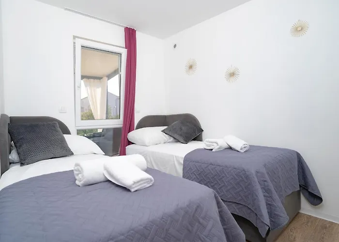 Gorgeous In Nyaraló Sveti Filip i Jakov